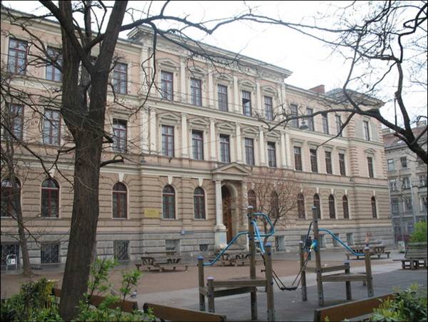 гимназия 74